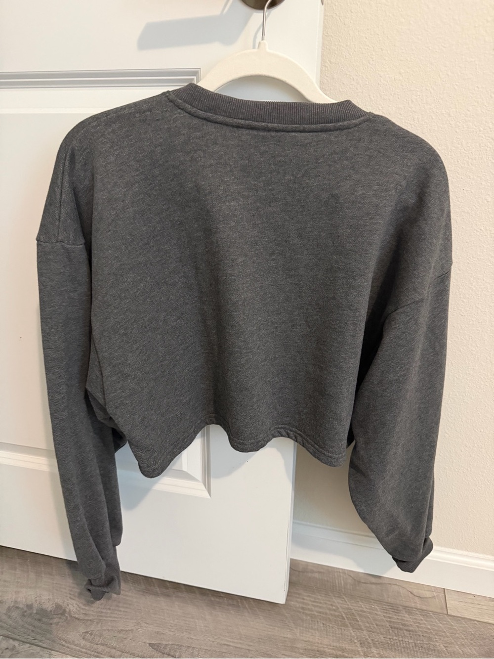 Cara Loren Active Cropped Gray Sweatshirt XS Activewear Gym SOLD OUT - Picture 7 of 12
